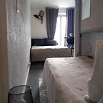 Pied A Terre, Sejour Idyllique Face A La Classe 2 Etoiles Апартаменты *