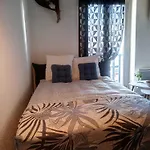 Pied A Terre, Sejour Idyllique Face A La Classe 2 Etoiles Апартаменты *