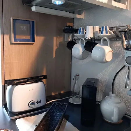 Pied A Terre, Sejour Idyllique Face A La Classe 2 Etoiles 아파트