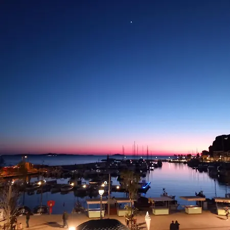 Pied A Terre, Sejour Idyllique Face A La Classe 2 Etoiles Апартаменты