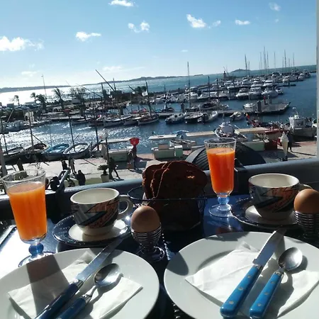 Apartment Pied A Terre, Sejour Idyllique Face A La Classe 2 Etoiles Sanary-sur-Mer