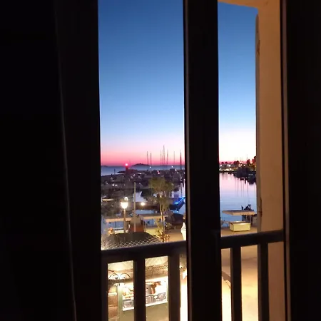 Pied A Terre, Sejour Idyllique Face A La Classe 2 Etoiles * Sanary-sur-Mer